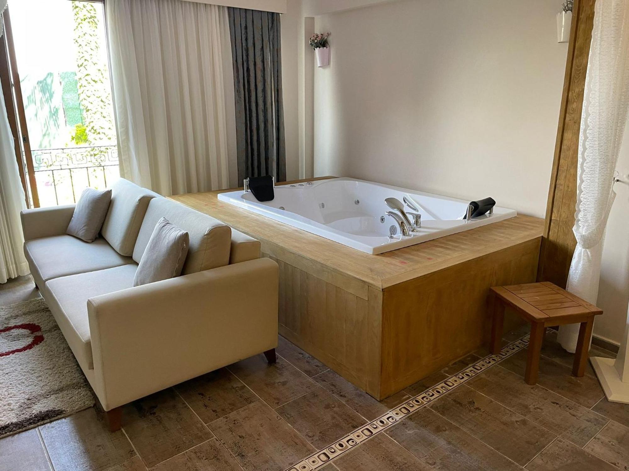 טורונץ' Alya Villa Butik Hotel מראה חיצוני תמונה